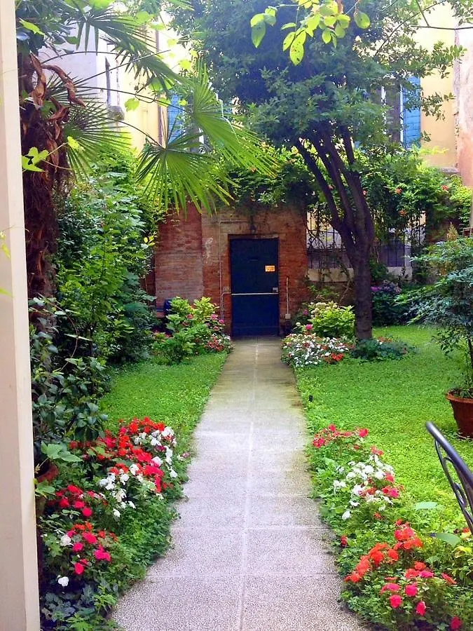 ***  3749 Pontechiodo Bed & Breakfast Venice Italy